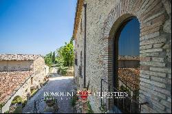 Umbria - RURAL HAMLET WITH POOL FOR SALE IN CITTÀ DI CASTELLO