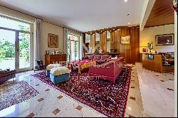 Spacious prestigious villa surrounded by greenery in Mendrisio for sale