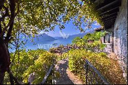 Mediterranean villa to be renovated in top location with 180° lake view in Ronco sopra As