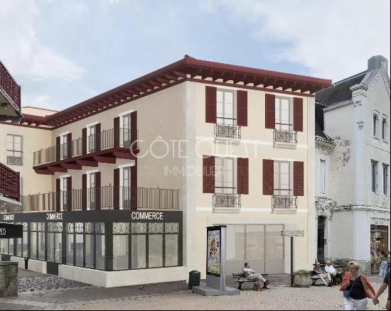 SAINT-JEAN-DE-LUZ - A 62 SQM APARTMENT WITH A BALCONY/TERRACE