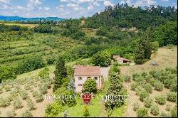 COUNTRY VILLA FOR SALE IN AREZZO, TUSCANY