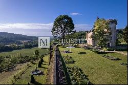 Stunning moated chateau and domaine in Dordogne