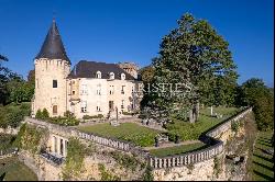 Stunning moated chateau and domaine in Dordogne