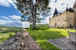 Stunning moated chateau and domaine in Dordogne