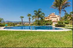 Apartment for sale in Málaga, Marbella, Cumbres del Rodeo, Marbella 29660