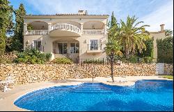 Elegant villa with panoramic sea views in Marbella Hill Club, on, Marbella 29602