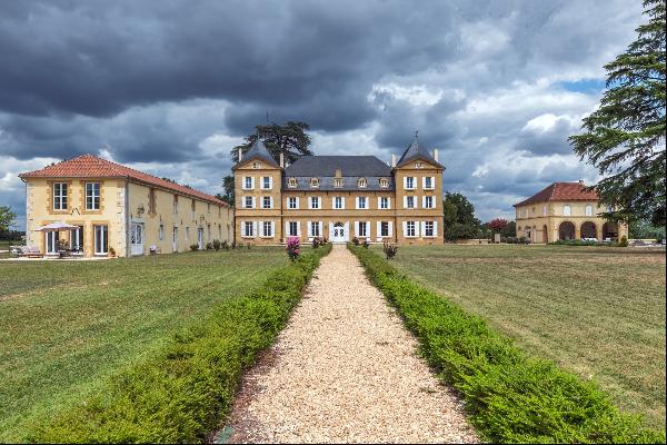 House in the heart of a share property