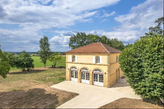 Magnificent house in the heart of a castle