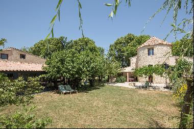 Village house with land and a swimming pool