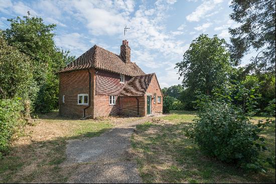 A charming detached three bedroom estate cottage for rent in West Brabourne, Kent.