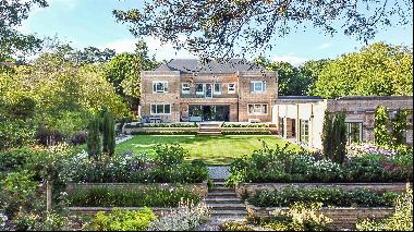 An exquisite and stunning country residence bordering Scratchwood forest and Mill Hill Gol