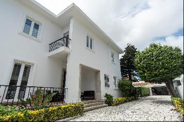 Beautiful 7-bedroom triplex house with a swimming pool and garden in Fonte da Moura, Porto