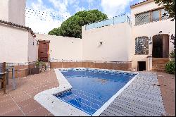 House with swimming pool and garage in the center of Vilassar de Mar