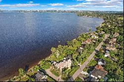 The View - Waterfront Estate with City Skyline Views