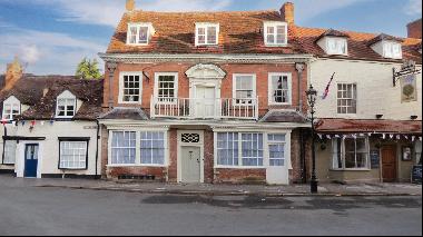 A Grade II* listed townhouse requiring updating with a large rear garden, detached cottage