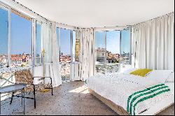 Unique top floor apartment in the heart of Nice with a rooftop terrace.