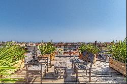 Unique top floor apartment in the heart of Nice with a rooftop terrace.