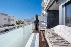 Modern and spacious triplex with sea views in Guardamar