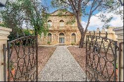 Impressive rustic finca in Novelda