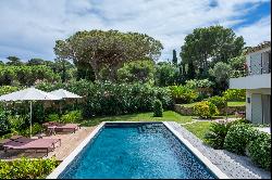 Saint-Tropez, recent villa offering unobstructed views over the sea.