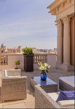 Extraordinary penthouse with pool on Paseo de Gracia