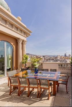 Extraordinary penthouse with pool on Paseo de Gracia