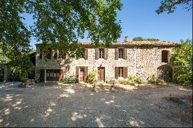 Magnificent 17th century mas with potential for sale in Mollégès