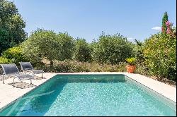 Architect-designed house in Bonnieux with pool, landscaped garden, and stunning view