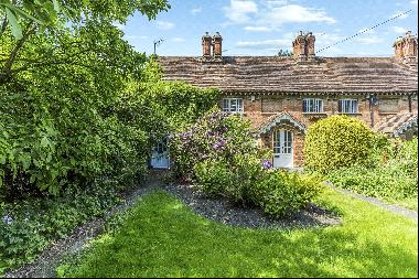 Red Lion Cottages, Stoke Green, Stoke Poges, Slough, SL2 4HP