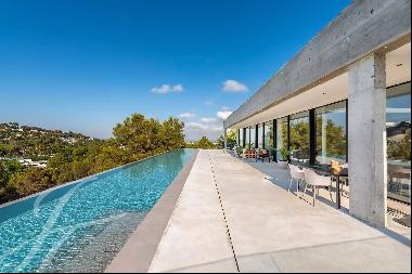 Newly Built Villa with Avant-Garde Design