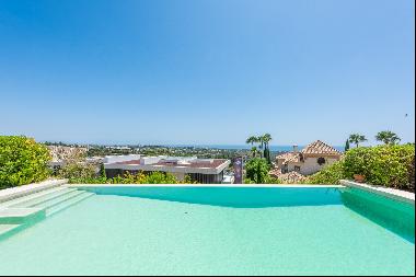 Villa with panoramic views in exclusive golf resort