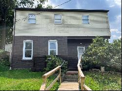 8 E Division St, Jeannette PA 15644