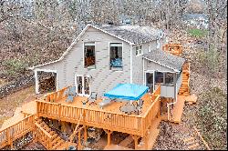 Lovely Home Situated Perfectly on Lake Lanier