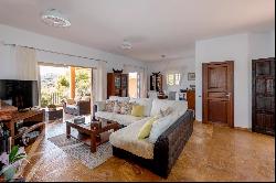 Residence located in the prestigious gated community of Roca LLisa