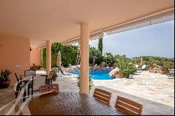 Residence located in the prestigious gated community of Roca LLisa