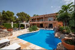 Residence located in the prestigious gated community of Roca LLisa