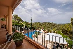 Residence located in the prestigious gated community of Roca LLisa