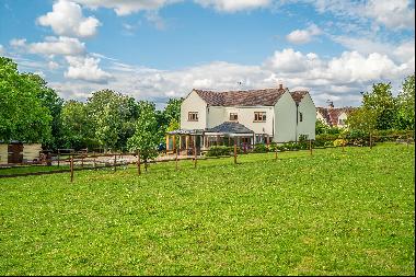 Beautifully extended and refurbished family home on the outskirts of Much Hadham.