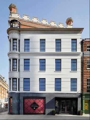London’s most prestigious neighbourhood welcomes you to extraordinary residences.
