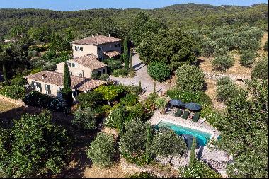 Provencal bastide with guest cottage near Flayosc.