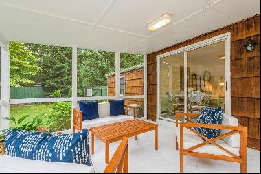 A super cute Beach Cottage with fresh vibes. Open concept living and kitchen area with a l