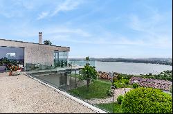 Exceptional contemporary property with panoramic lake view