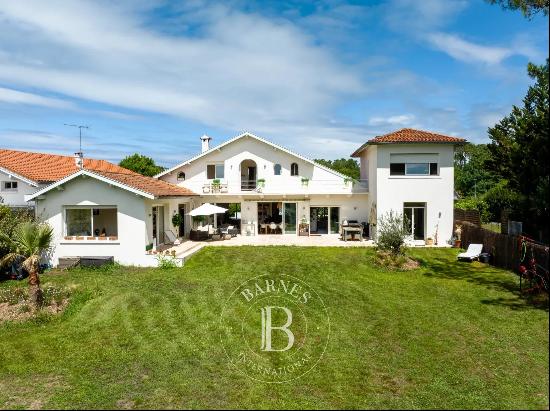 SOORTS-HOSSEGOR, FULLY RENOVATED HOUSE WITH UNOBSTRUCTED VIEWS OF PYRENÉES