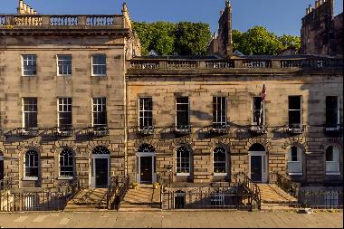 A striking Georgian, A-listed, former townhouse hotel with excellent potential to convert 
