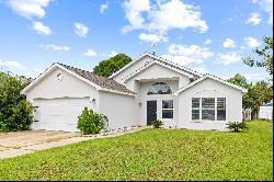 Spacious Home With Cathedral Ceilings And Screened Patio