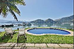 Beachfront house in Angra dos Reis