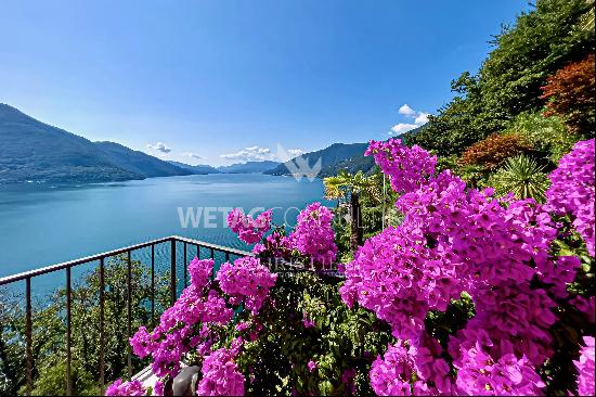 Charming Mediterranean-style villa with panoramic views of Lake Maggiore for sale in Bris