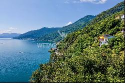 Mediterranean-style holiday villa with panoramic views of Lake Maggiore in Brissago for s