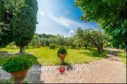 Chianti Classico - VILLA WITH 24,8 HA OF VINEYARDS FOR SALE IN TUSCANY