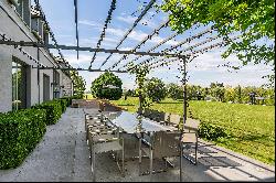 Near Chantilly - An elegant architect-designed property set in 5 hectares with equestrian